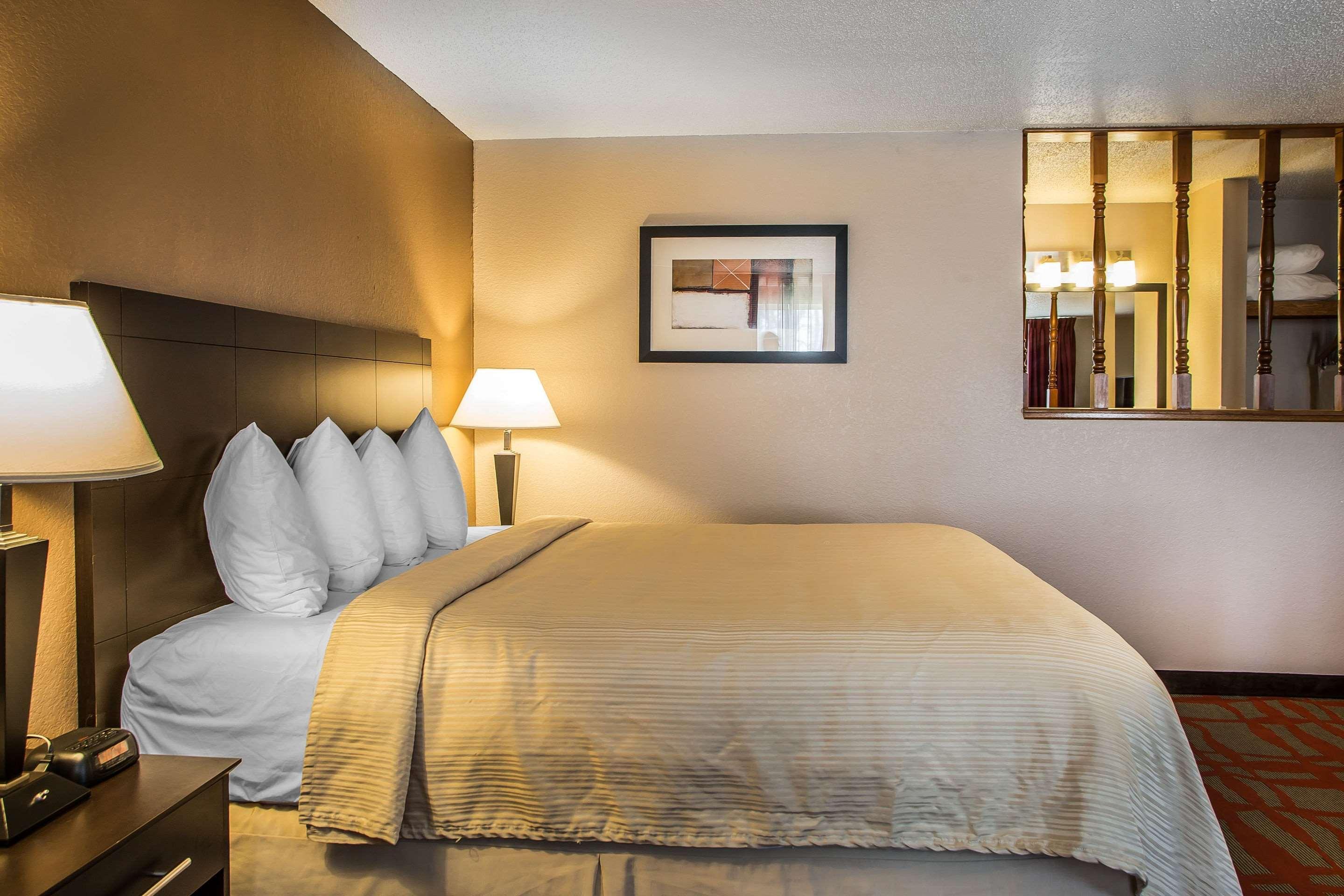 West Bend Quality Inn & Suites מראה חיצוני תמונה