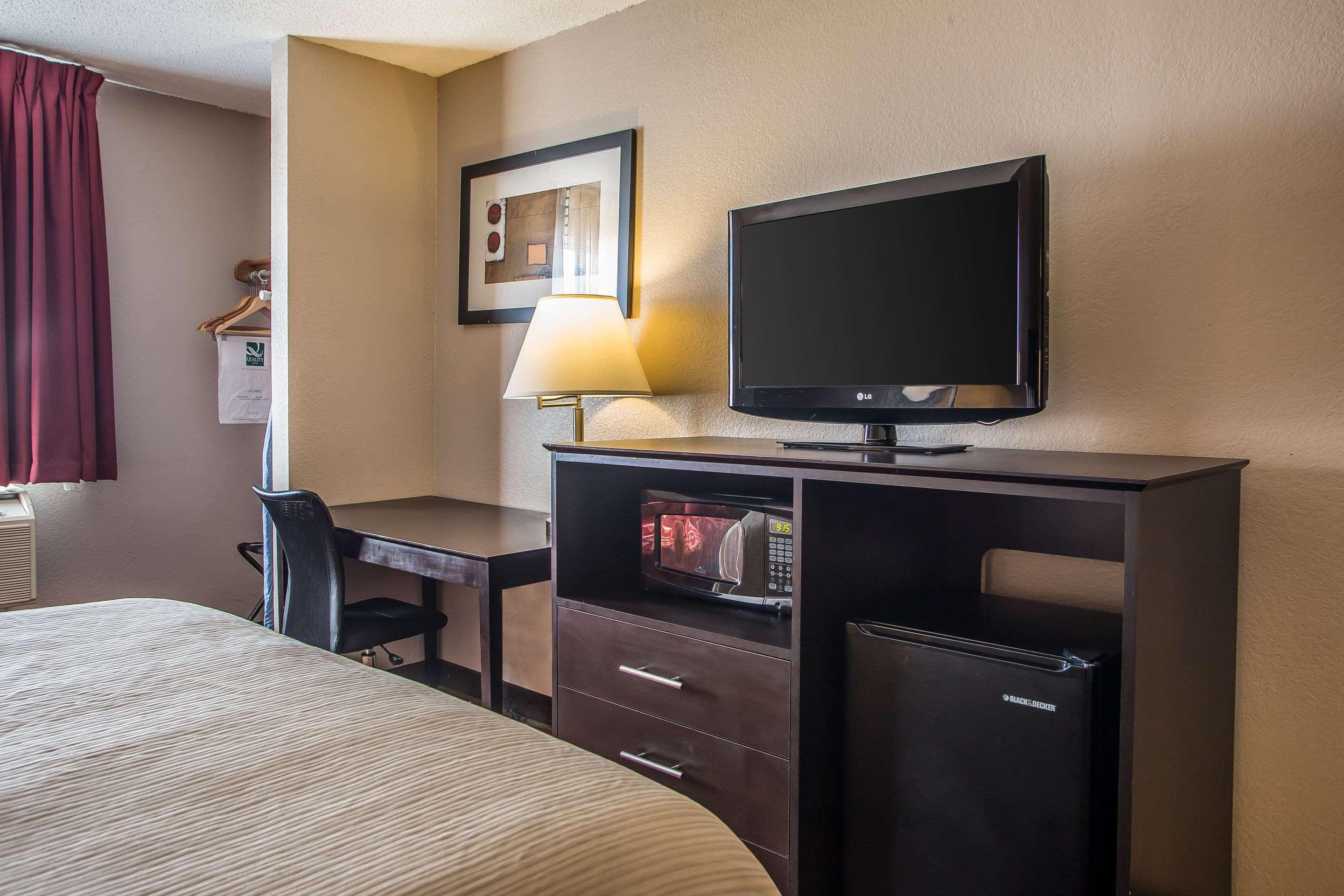 West Bend Quality Inn & Suites מראה חיצוני תמונה