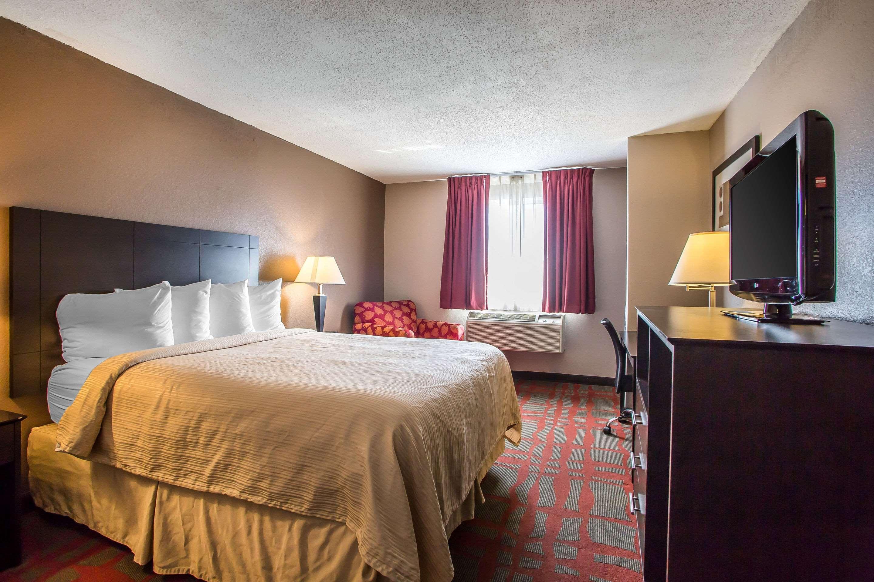 West Bend Quality Inn & Suites מראה חיצוני תמונה