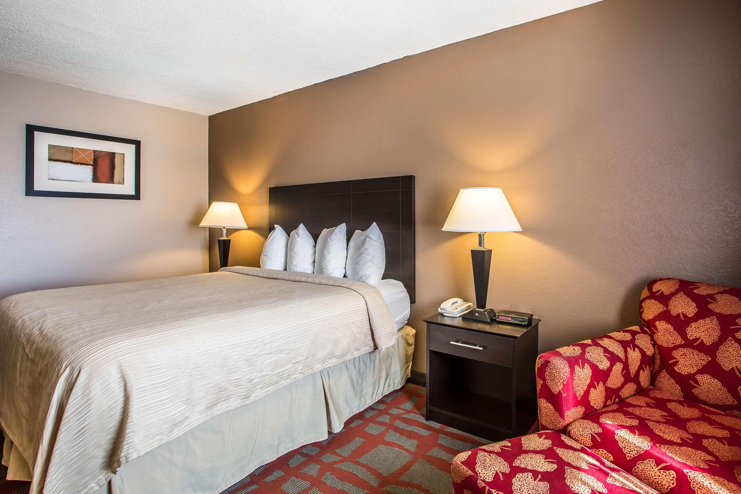 West Bend Quality Inn & Suites מראה חיצוני תמונה
