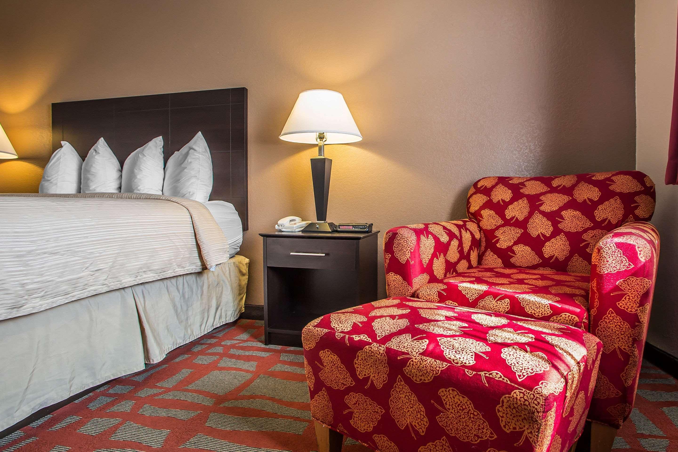 West Bend Quality Inn & Suites מראה חיצוני תמונה