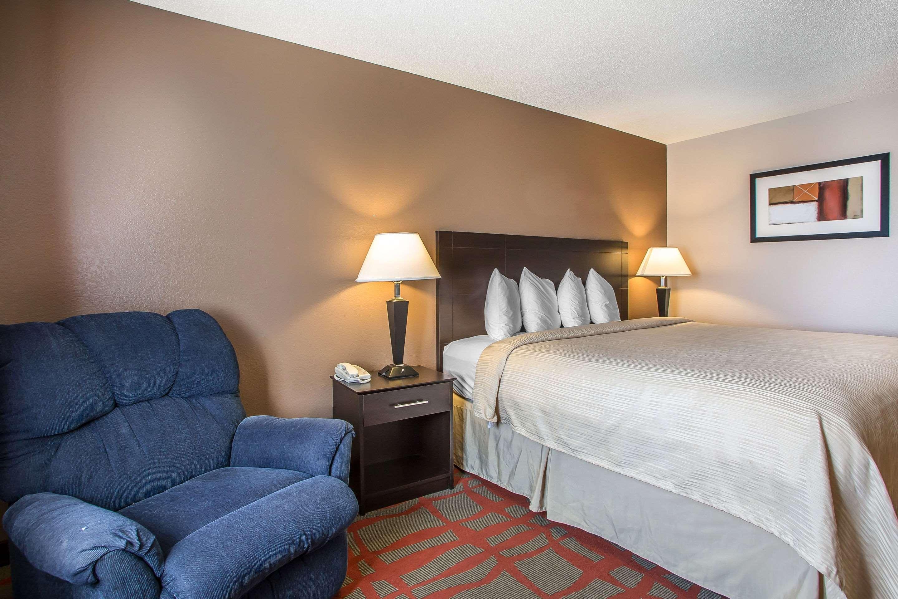 West Bend Quality Inn & Suites מראה חיצוני תמונה