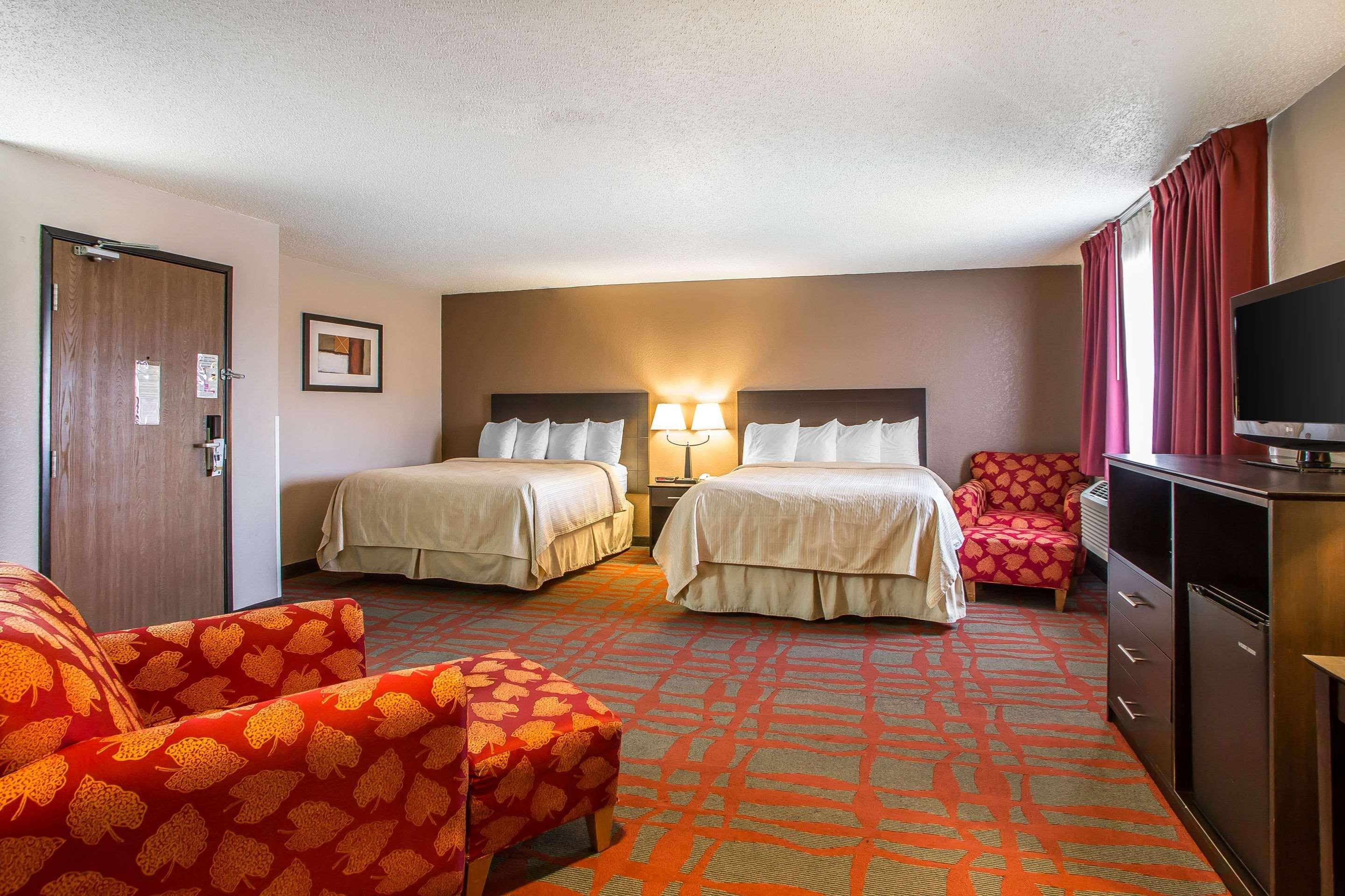 West Bend Quality Inn & Suites מראה חיצוני תמונה