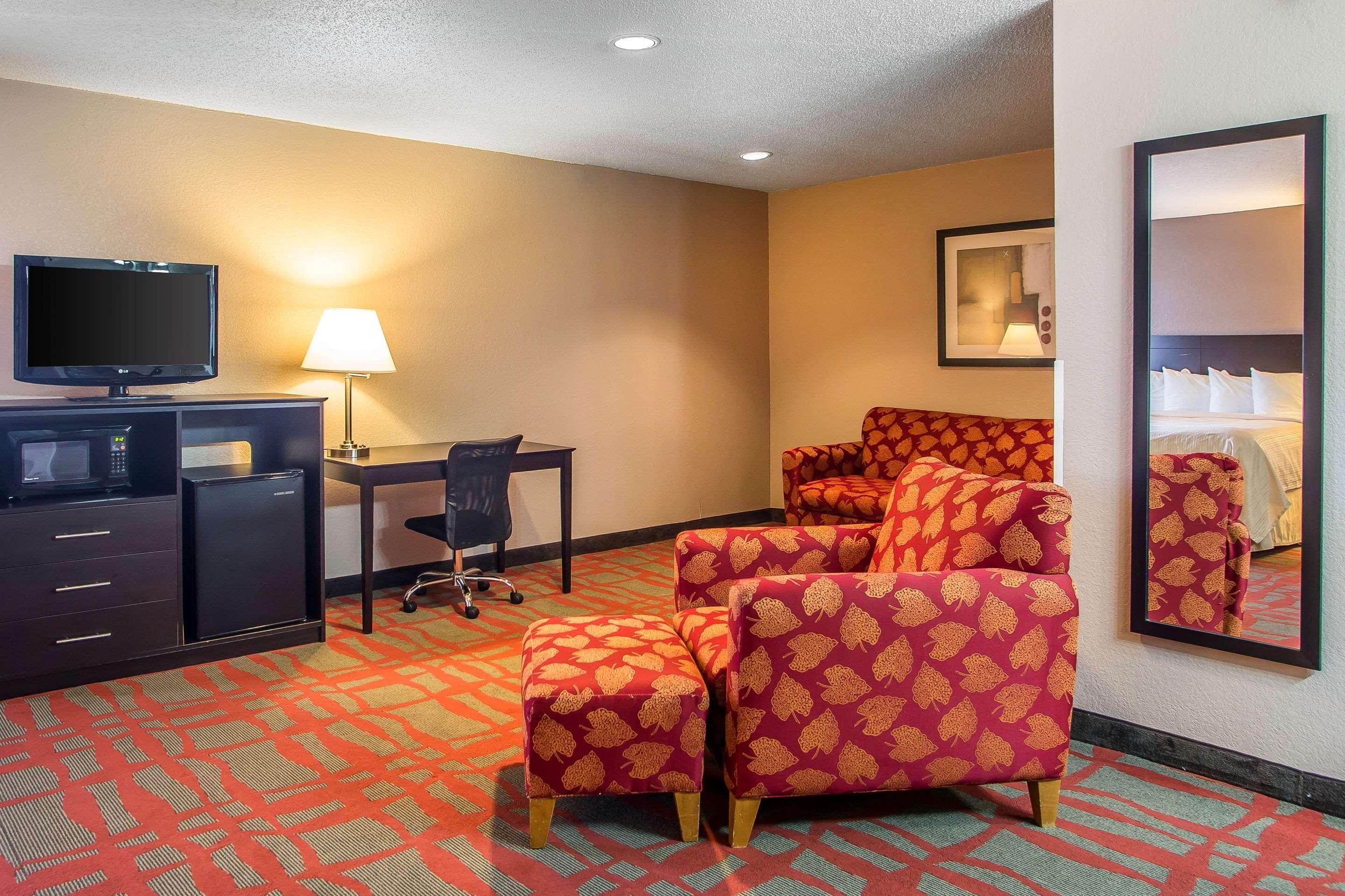 West Bend Quality Inn & Suites מראה חיצוני תמונה