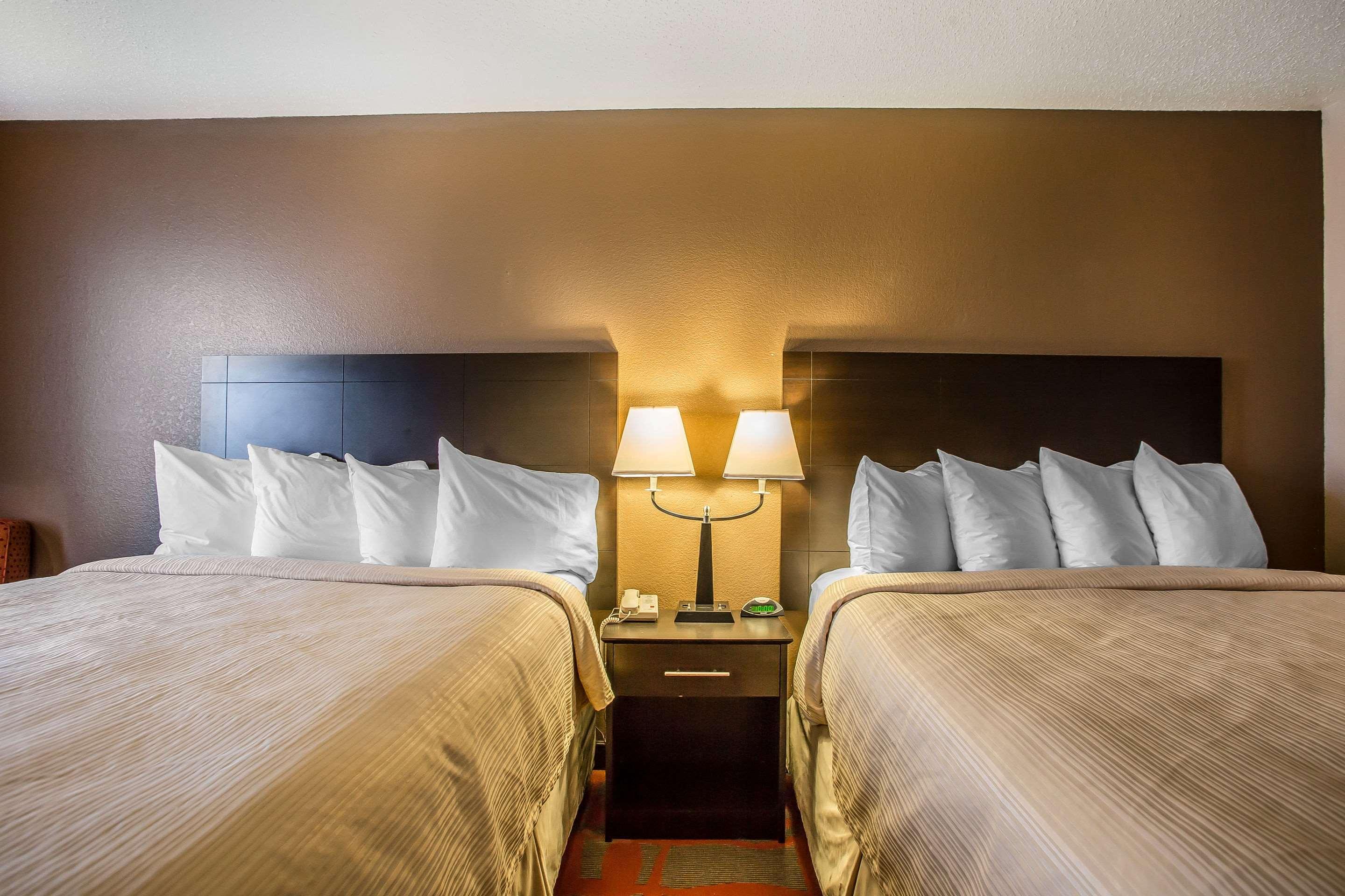 West Bend Quality Inn & Suites מראה חיצוני תמונה