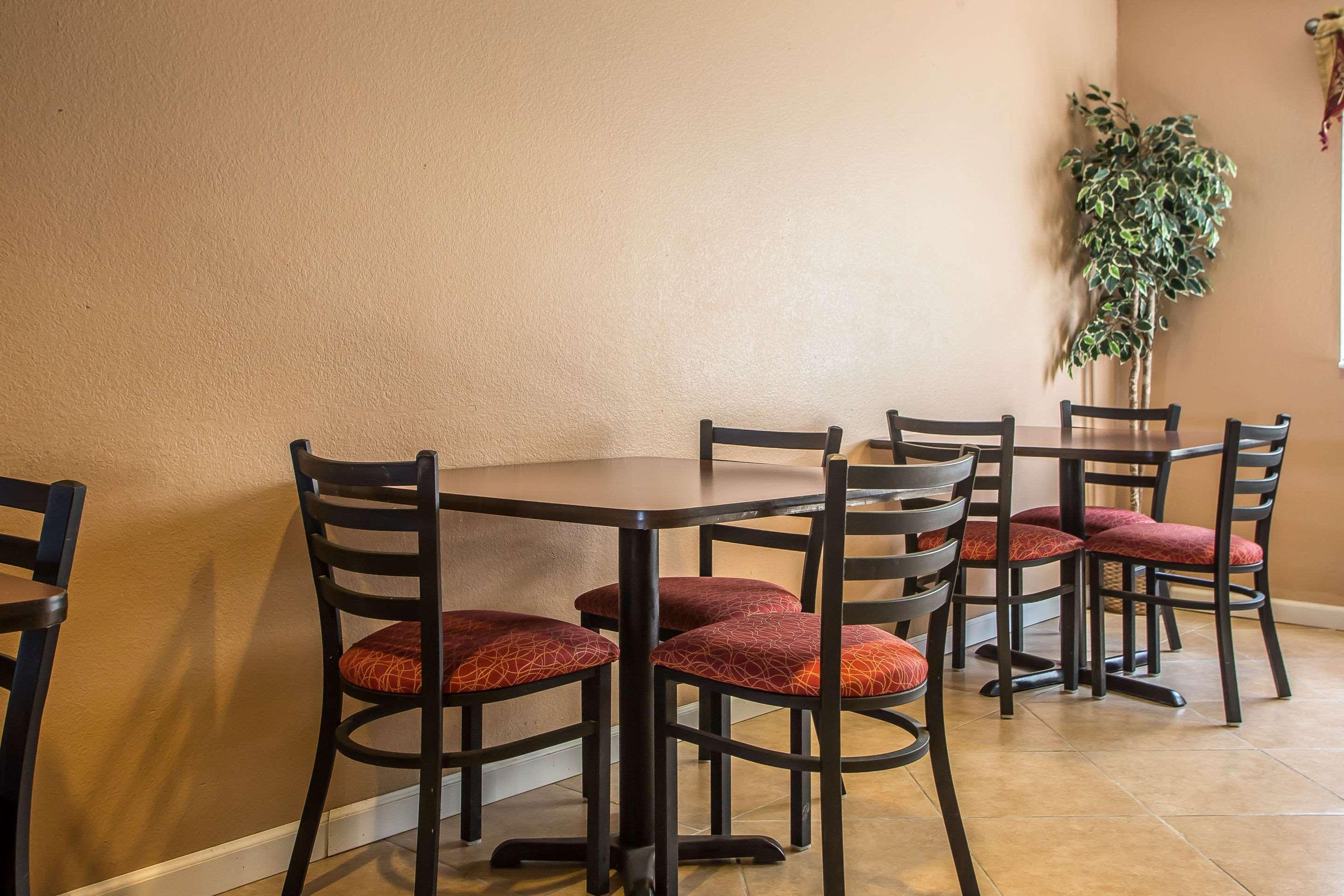 West Bend Quality Inn & Suites מראה חיצוני תמונה