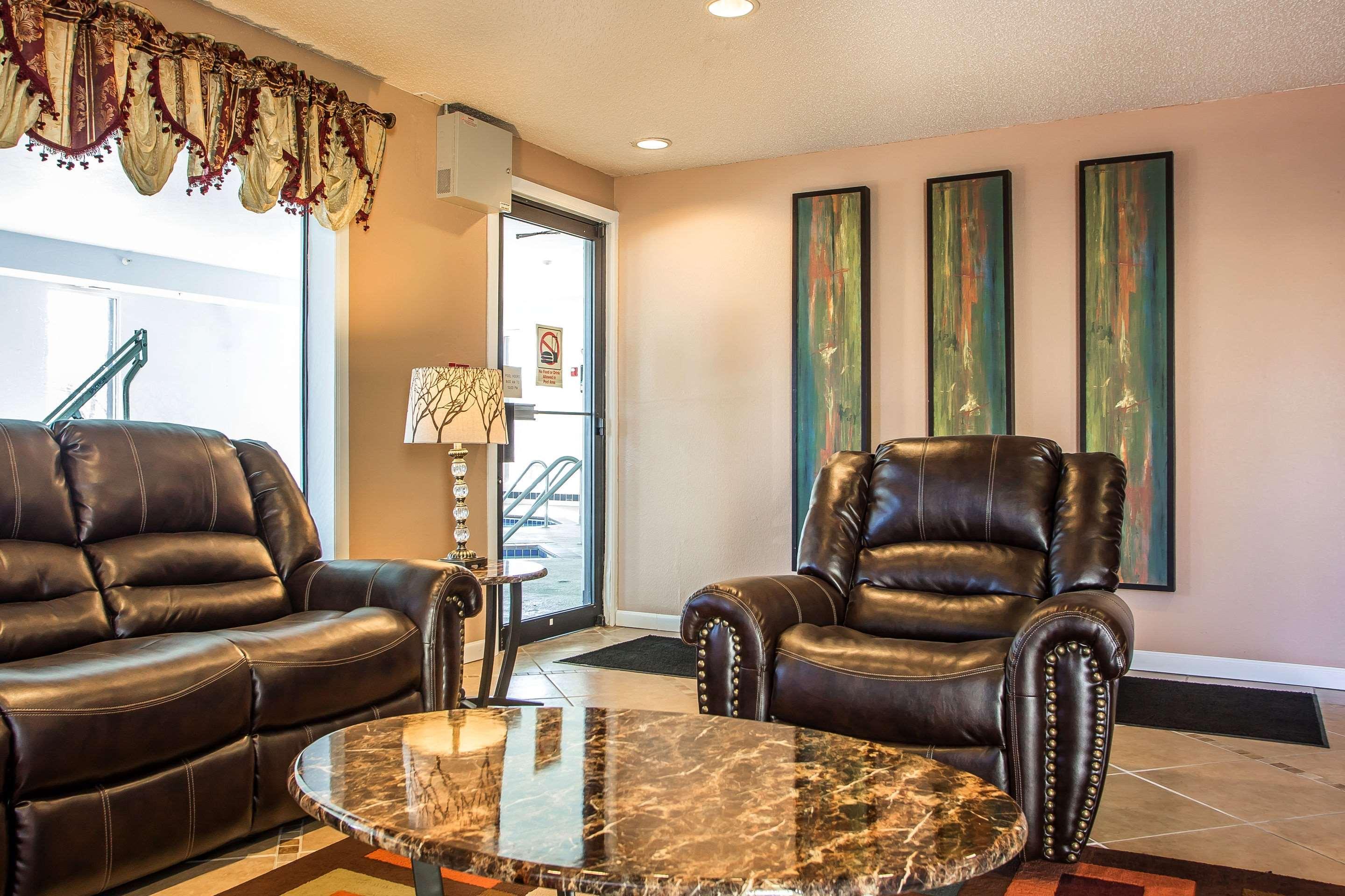 West Bend Quality Inn & Suites מראה חיצוני תמונה