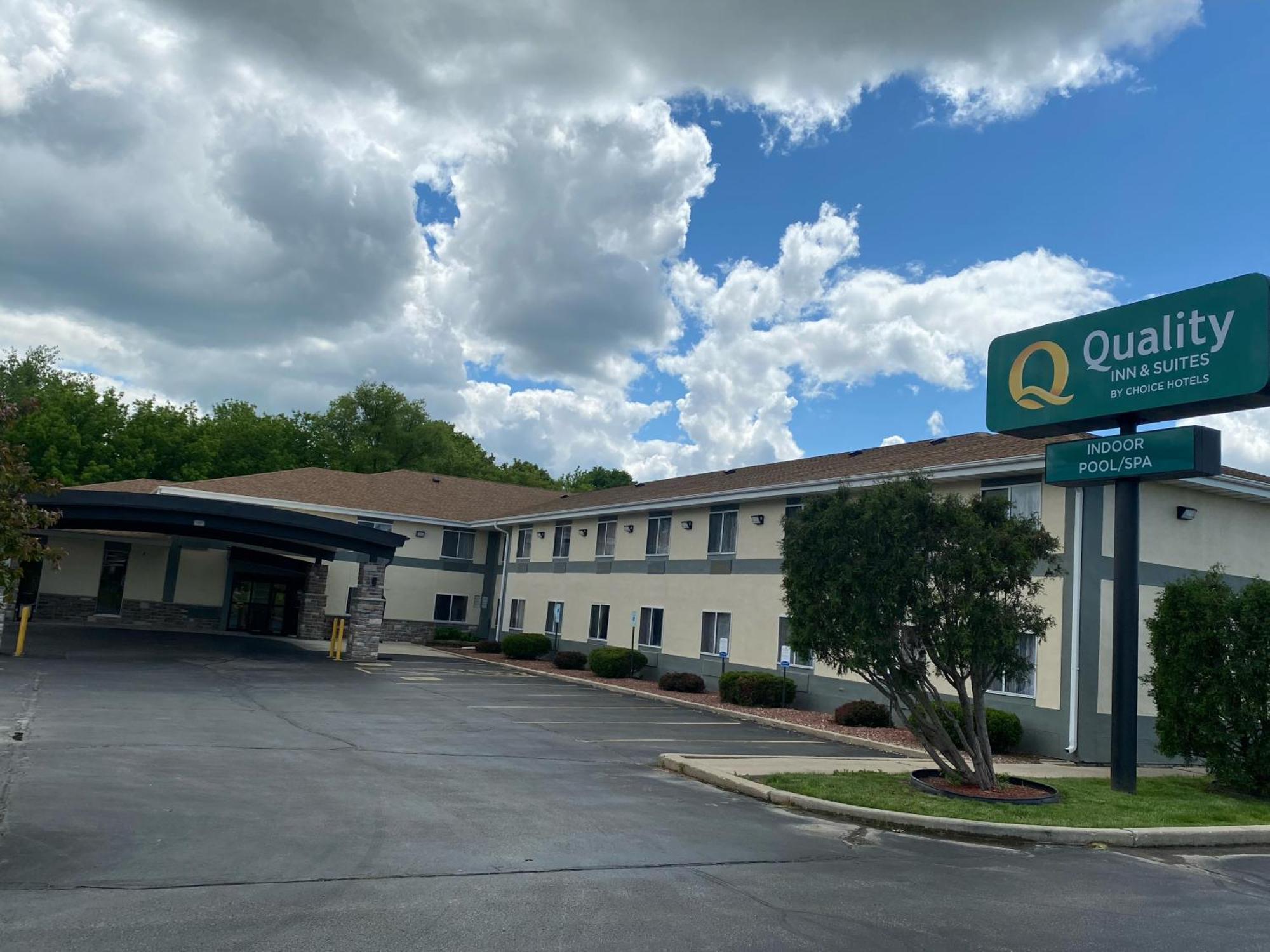 West Bend Quality Inn & Suites מראה חיצוני תמונה