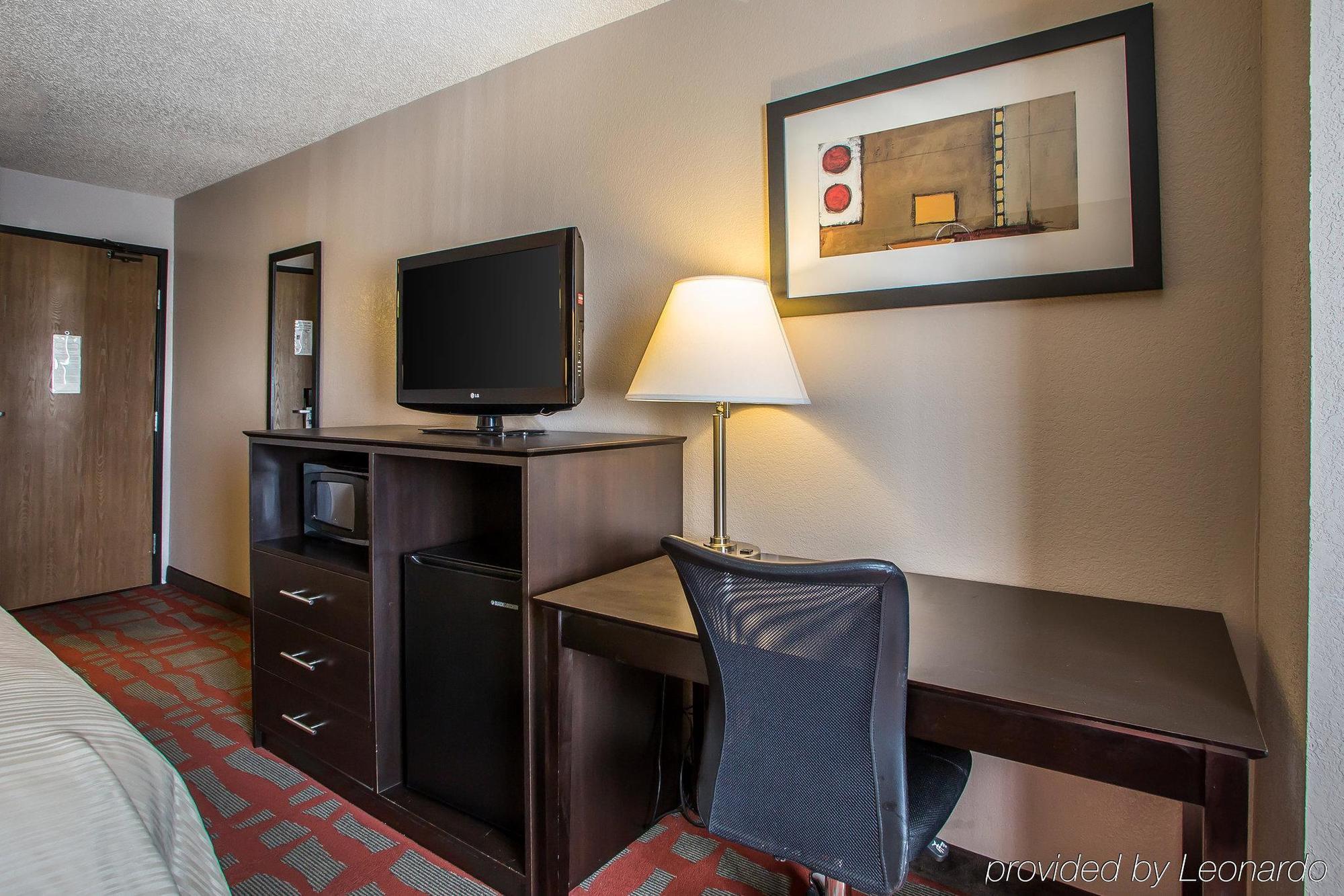 West Bend Quality Inn & Suites מראה חיצוני תמונה