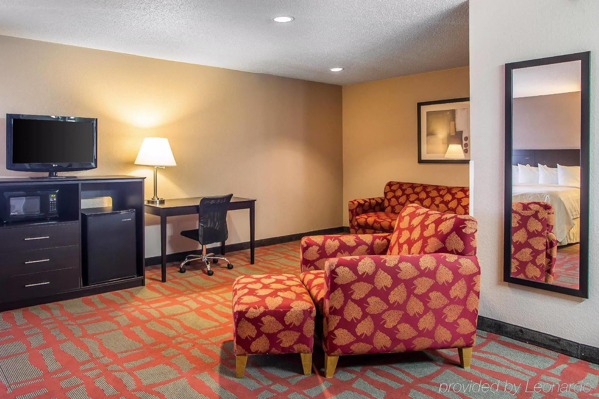 West Bend Quality Inn & Suites מראה חיצוני תמונה