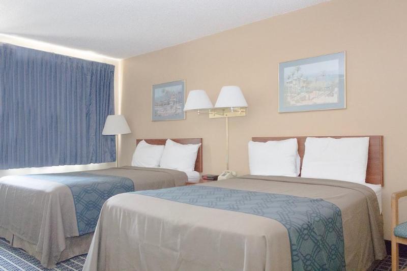 West Bend Quality Inn & Suites מראה חיצוני תמונה