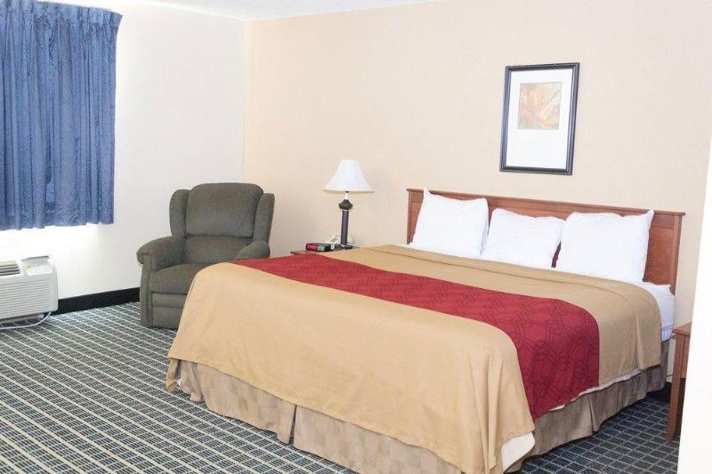 West Bend Quality Inn & Suites מראה חיצוני תמונה